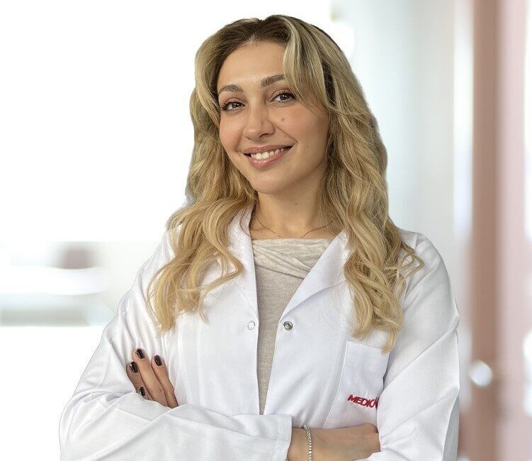 Kadınlarda saç dökülmesinin en sık nedenlerinden birinin stres olduğuna dikkat