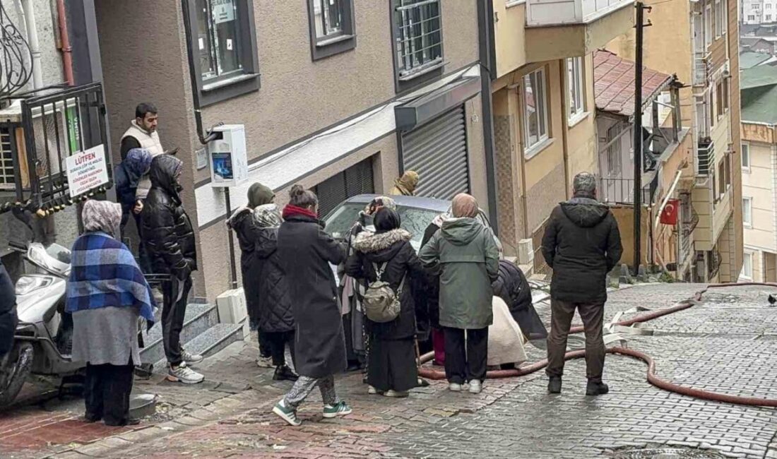 Kağıthane’de 3 katlı binanın ikinci katında çıkan yangında daire kullanılamaz