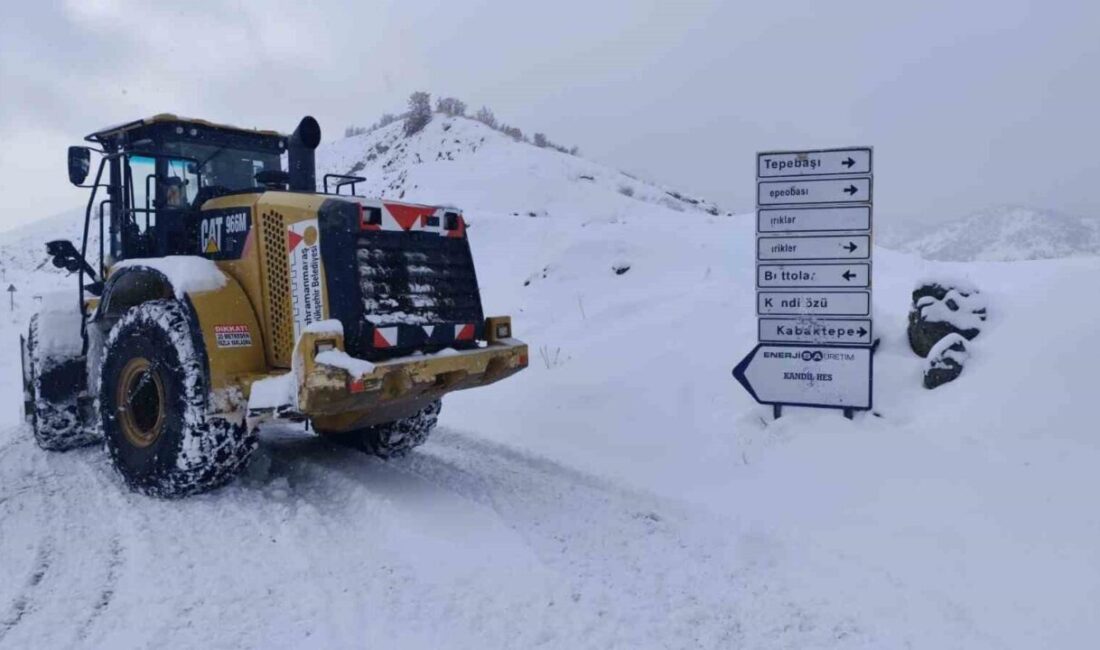 Kahramanmaraş Büyükşehir Belediyesi’nin, şehrin kuzey ilçelerinde etkisini sürdüren yoğun kar