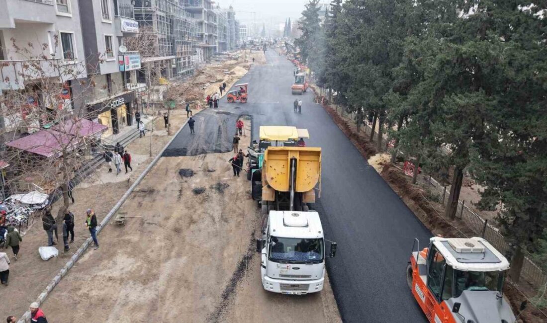 Kahramanmaraş Büyükşehir Belediyesi, Azerbaycan Bulvarı’nda altyapı imalatları tamamlanan kısımda geniş