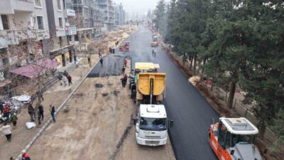Kahramanmaraş Büyükşehir Belediyesi, Azerbaycan Bulvarı’nda altyapı imalatları tamamlanan kısımda geniş