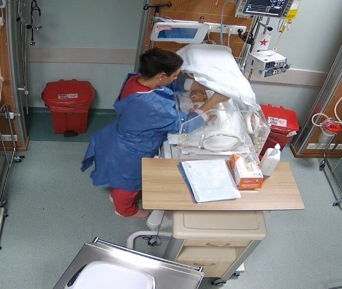 Kahramanmaraş’ta hastanede tedavi gören 5 günlük bebeğe şiddet uyguladığı iddiasıyla