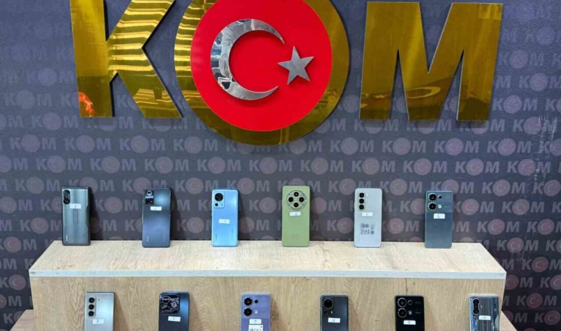 Kahramanmaraş’ta düzenlenen kaçakçılık operasyonlarında alkol ve cep telefonu ele geçirildi,