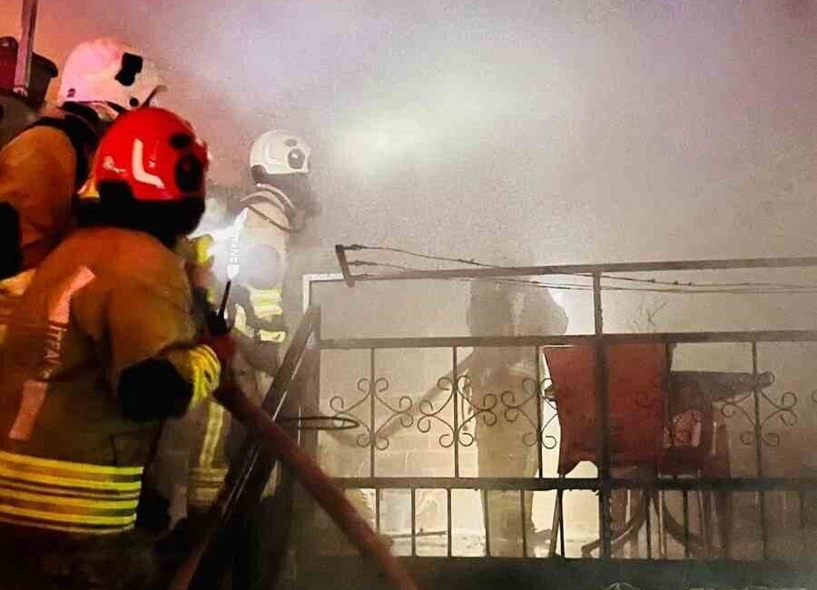 Kahramanmaraş’ta metruk bir evde çıkan yangın, itfaiye ekiplerinin müdahalesiyle söndürüldü.