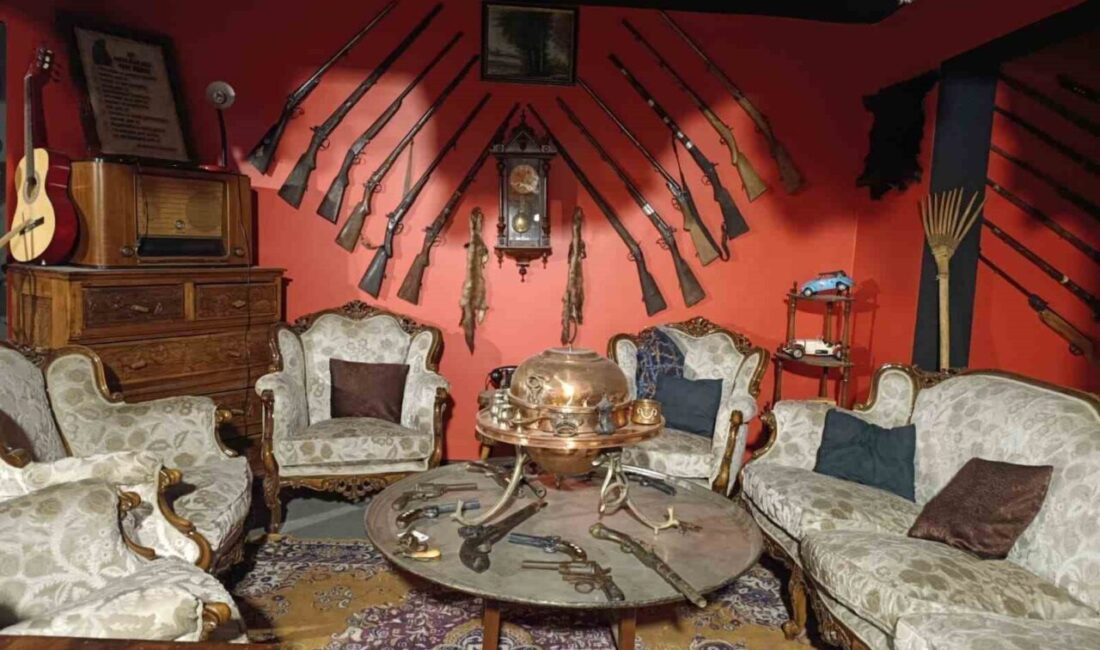 Kahramanmaraş’ta geçmişin izlerini bugüne taşıyan antika dükkânı, kentin kültürel hafızasına