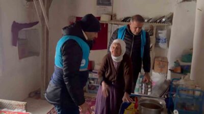 Adıyaman’ın Kahta ilçesinde etkisini sürdüren olumsuz hava şartları nedeniyle evlerinden