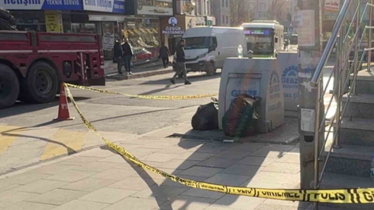 Kocaeli’nin Gebze ilçesinde kaldırımda yürüyen bir kişiye seyir halindeki araçtan