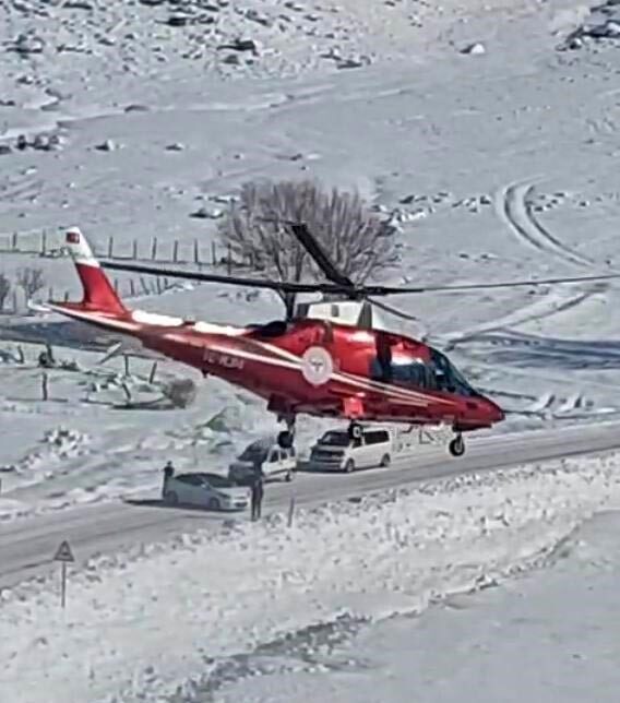 Konya’nın Seydişehir ilçesinde kar yağışının yoğun olduğu Yaylacık Mahallesi’nde kalp