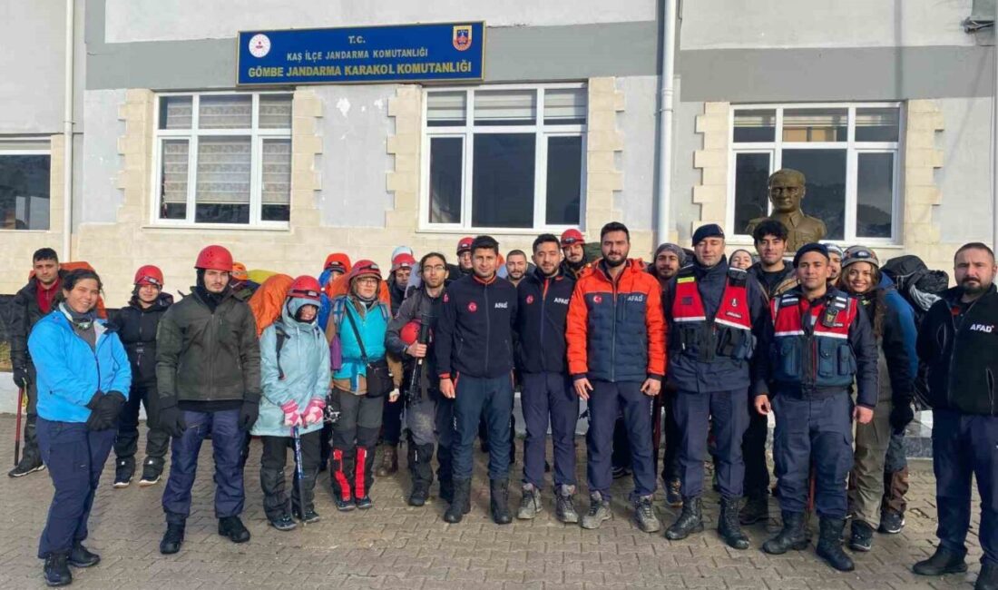 Antalya’nın Elmalı ilçesinde dağda kamp kuran ancak çadırlarının fırtına sonucu