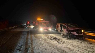 Kırıkkale’de kar yağışı nedeniyle meydana gelen zincirleme trafik kazasında 1
