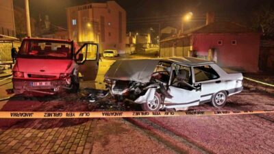 Afyonkarahisar’da kamyonet ile Tofaş marka otomobilin çarpışması sonucu yaşanan trafik