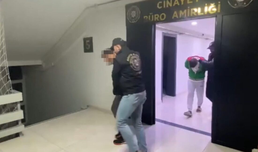 İzmir’in Gaziemir ilçesinde bir apartmanın kömürlüğünde bıçaklanarak öldürülen 65 yaşındaki