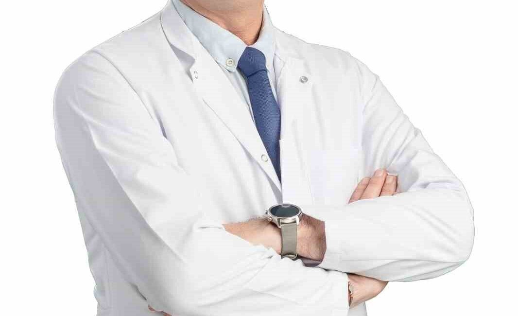 Medikal Onkolog Prof. Dr. Bülent Karabulut, kanser tedavisinin yalnızca ilaçtan