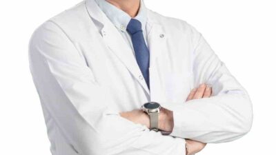 Medikal Onkolog Prof. Dr. Bülent Karabulut, kanser tedavisinin yalnızca ilaçtan