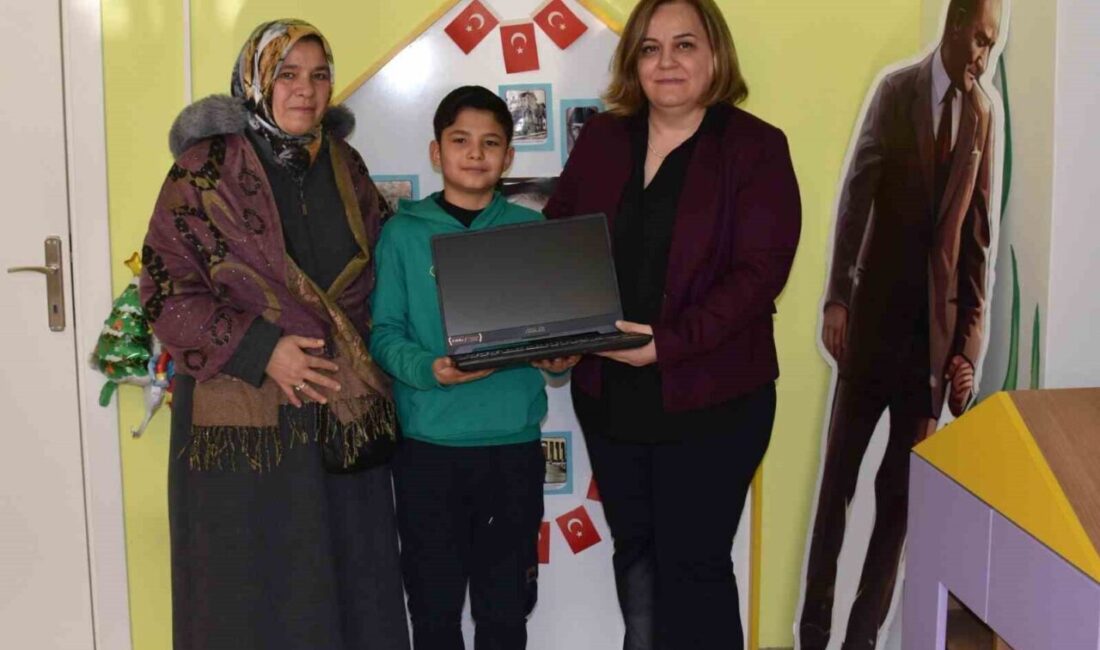 Eskişehir Osmangazi Üniversitesi (ESOGÜ) Tıp Fakültesi Hastanesi’nde düzenlenen el sanatları