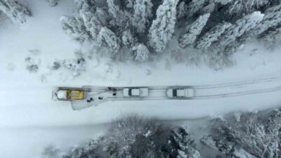 Kastamonu’da kar kalınlığının1,5 metreyi bulduğu köy yollarının ulaşıma açılması için