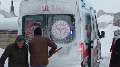 Ağrı’nın Patnos ilçesinde yoğun kar yağışına rağmen 7 yaşındaki Sinan