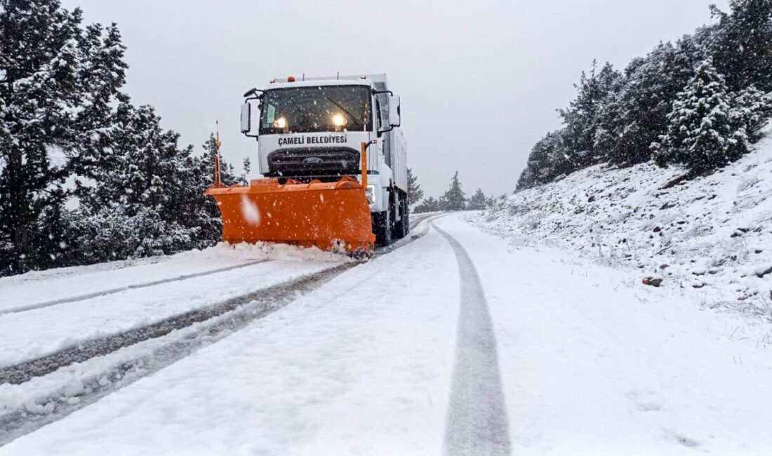 Denizli’nin Çameli ilçesi Çiğdemli Mahallesi’nde yaşanan yoğun kar yağışı sebebiyle