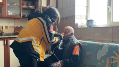 Kar kalınlığının 145 santimetreyi aştığı Tunceli’nin Ovacık ilçesinde rahatsızlanan 87