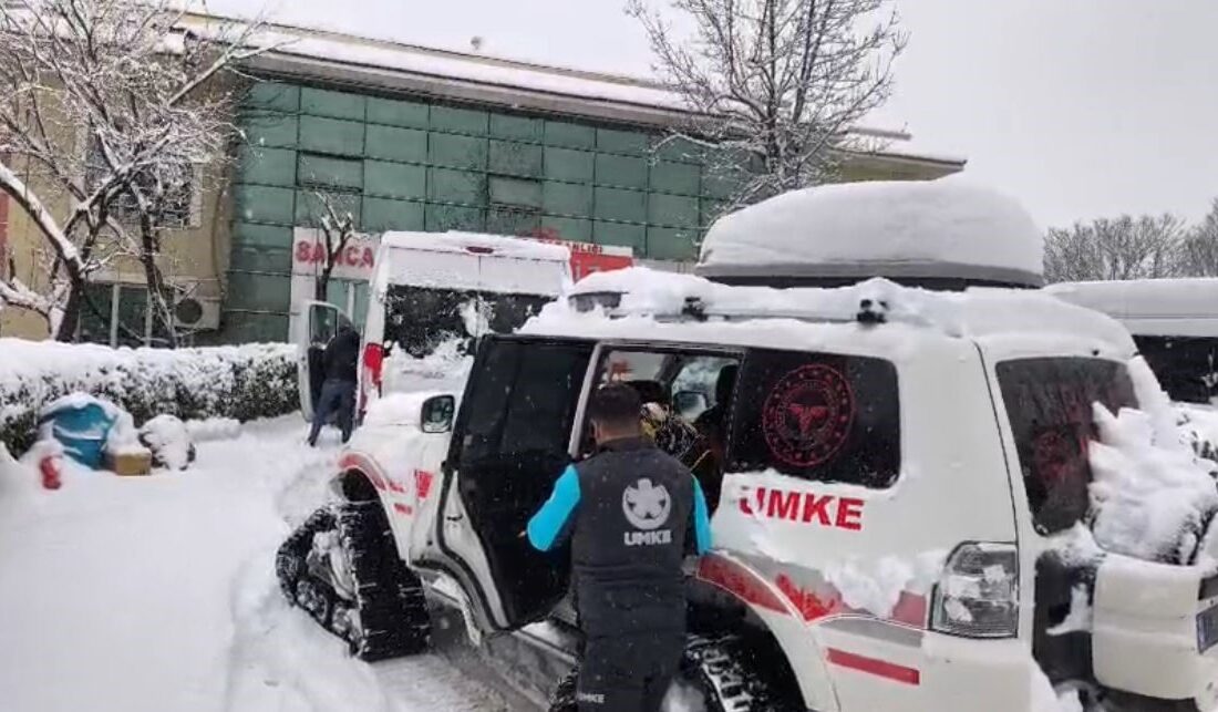 Siirt’te kar nedeniyle mahsur kalarak diyaliz merkezine gidemeyen 85 yaşındaki
