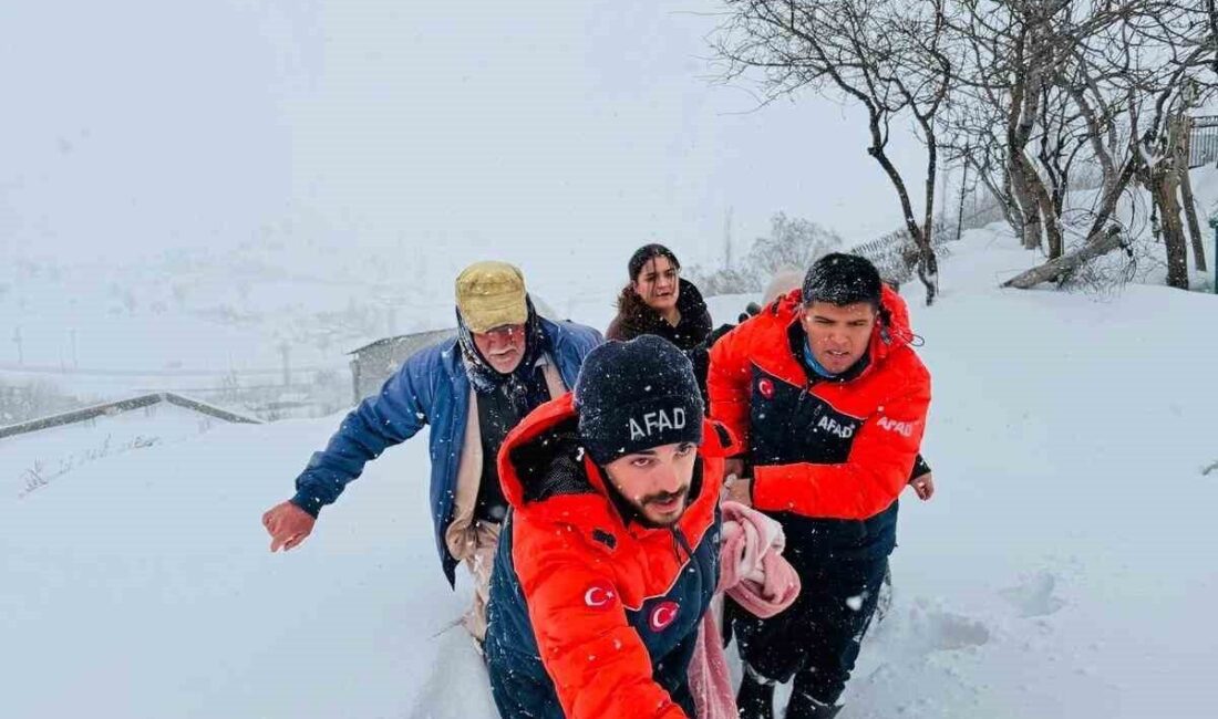 Şırnak merkez Yeşilyurt Mahallesi’nde yoğun kar yağışı ve olumsuz hava