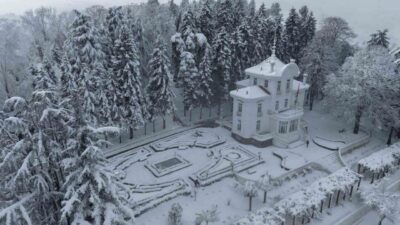 Trabzon’da dün akşam saatlerinden itibaren etkisini artıran kar yağışı, kent