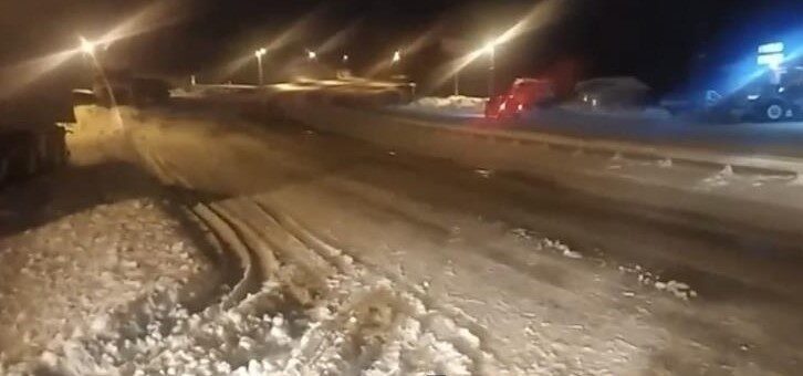 Kayseri’de yoğun kar yağışı ve tipi nedeniyle trafiğe kapanan yollar