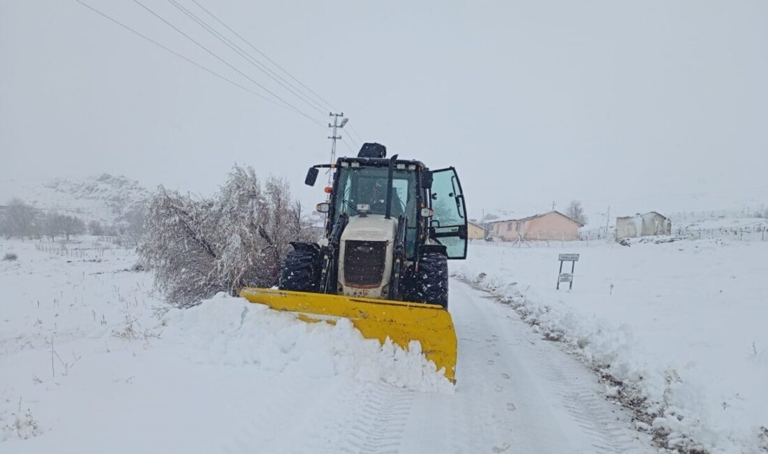 KIRŞEHİR (İHA) – Kırşehir’de kar yağışı etkili olurken kapalı yolun