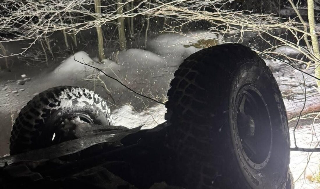 Bursa’nın İnegöl ilçesinde kar yağışı nedeniyle kontrolden çıkan cipin uçuruma