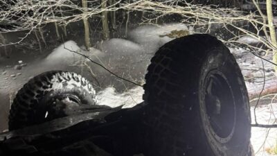 Bursa’nın İnegöl ilçesinde kar yağışı nedeniyle kontrolden çıkan cipin uçuruma