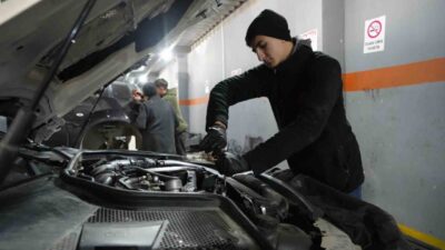 Gaziantep’te kar yağışıyla birlikte araçların kışlık bakımı için servislere akın