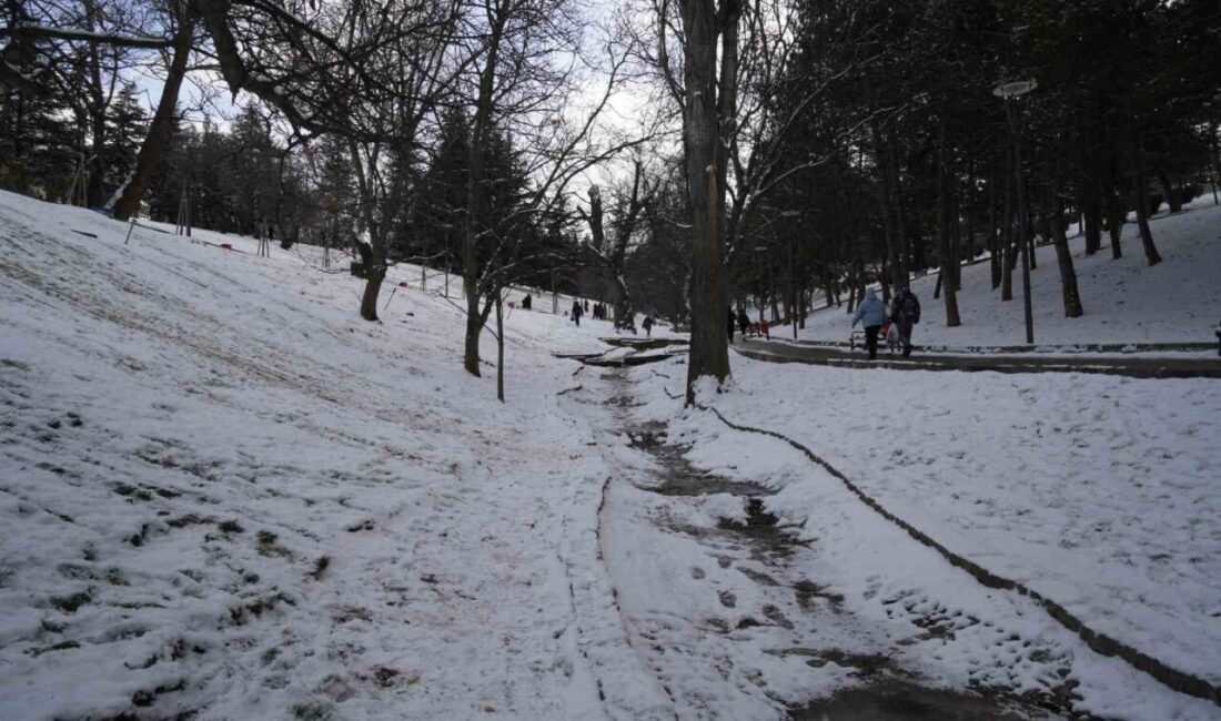 Dün gece saatlerinde etkili olan kar yağışı, Başkenti beyaza bürüdü.