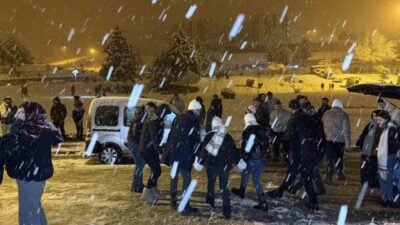 Düzceliler etkili olan kar yağışı sonrasında Bahçeşehir bölgesini kayak merkezine