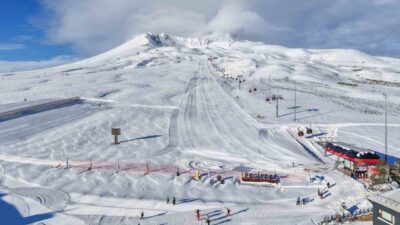 Kayseri’de gece etkili olan kar yağışıyla birlikte kar kalınlığı 13