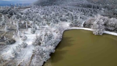 Hava sıcaklığının sıfırın altına düşmesiyle birlikte Manisa’nın simgelerinden Spil Dağı