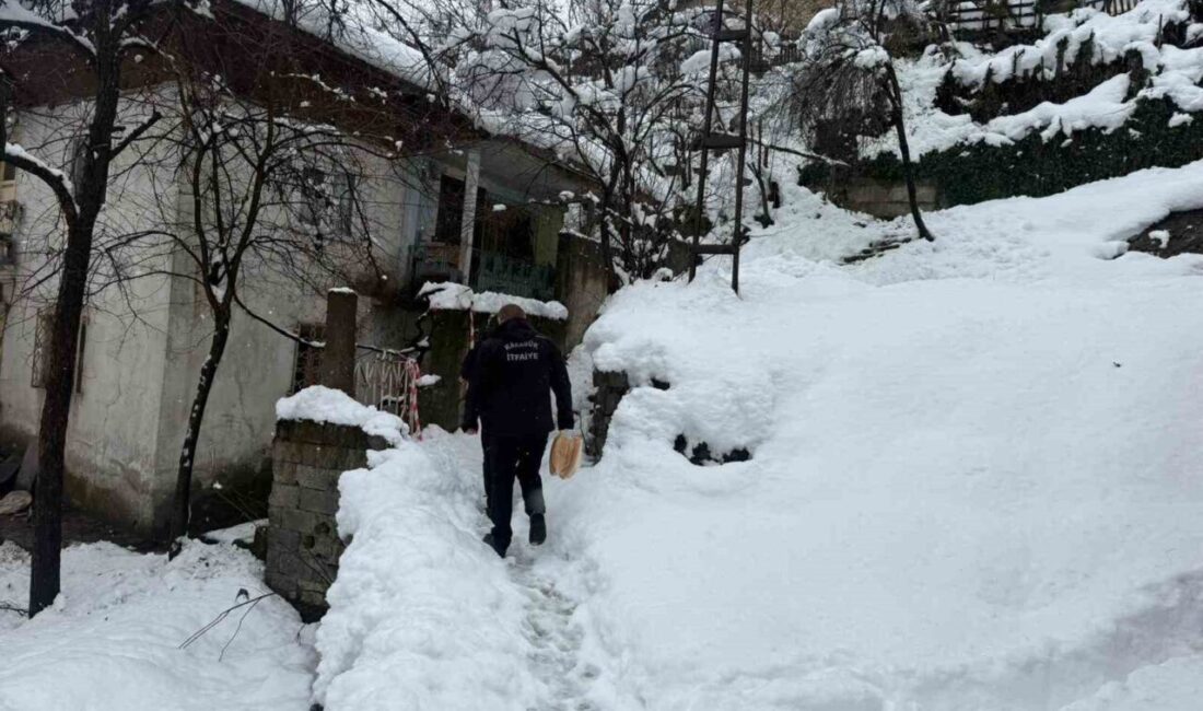 Karabük’te etkili olan yoğun kar yağışı ve olumsuz hava koşullarına
