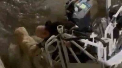 Karabük’te su kanalına düşerek mahsur kalan bir köpek, itfaiye ekiplerinin