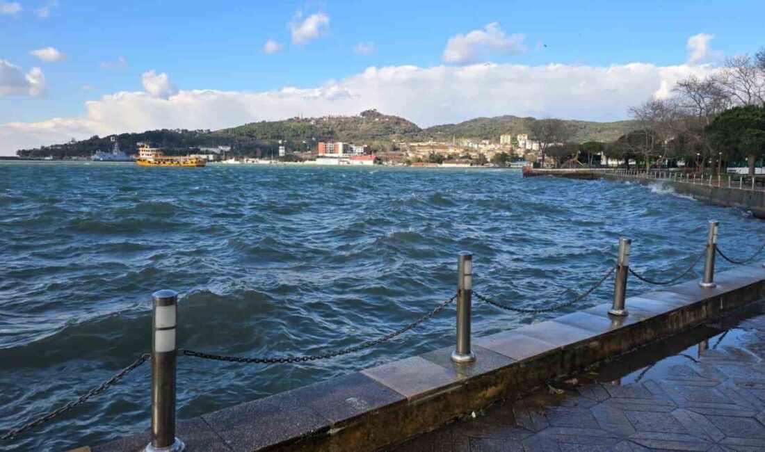 Zonguldak’ın Ereğli ilçesinde sabah saatlerinde başlayan yağmur, öğle saatlerinden itibaren