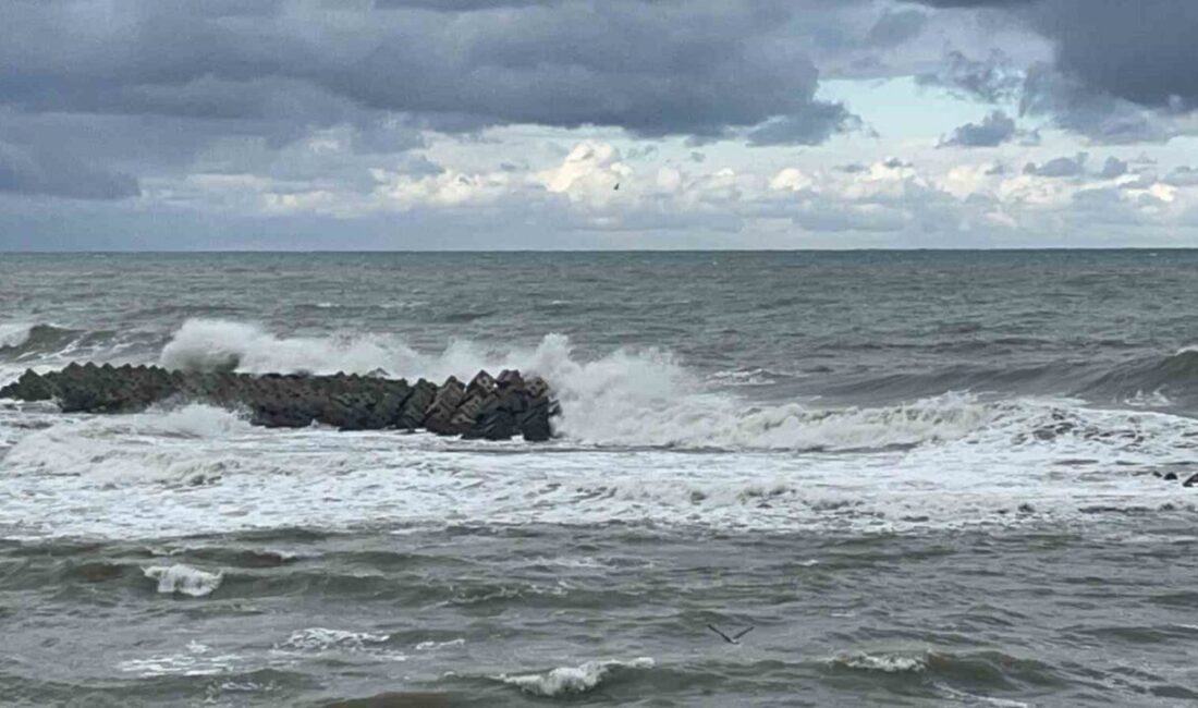 DÜZCE (İHA) – Düzce’nin Akçakoca ilçesinde Karadeniz’de etkili olan fırtına