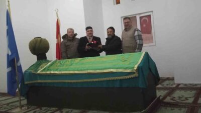 Bilecik’in Bozüyük ilçesinde bulunun Karadona Hamza Bey’in türbesine Sakal-ı Şerif