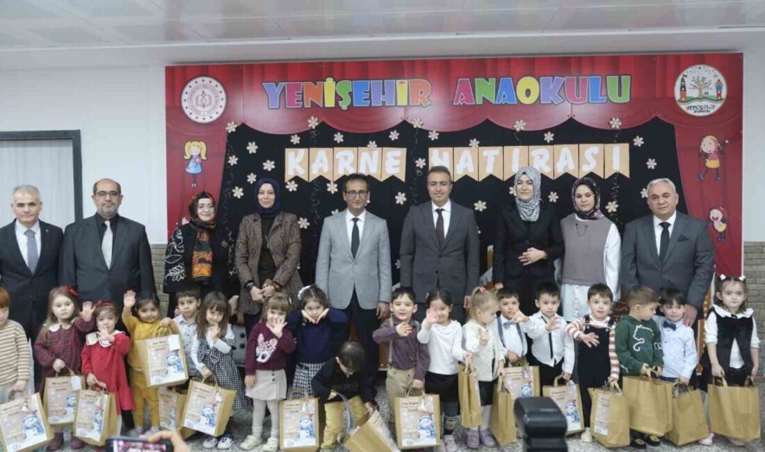 Karaman’da 49 bin 103 öğrenci karne sevinci yaşadı. Karne dağıtım