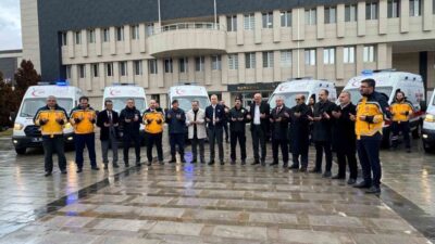 Karaman’da hizmete alınan 6 yeni ambulans için teslim töreni düzenlendi.