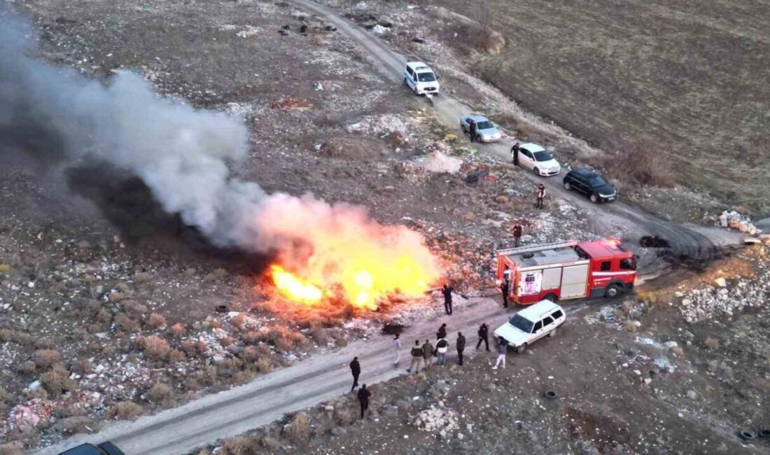 Karaman’da boş arazideki atık malzemelerin tutuşması sonucu çıkan yangın itfaiye