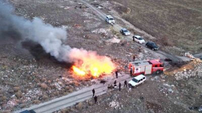 Karaman’da boş arazideki atık malzemelerin tutuşması sonucu çıkan yangın itfaiye