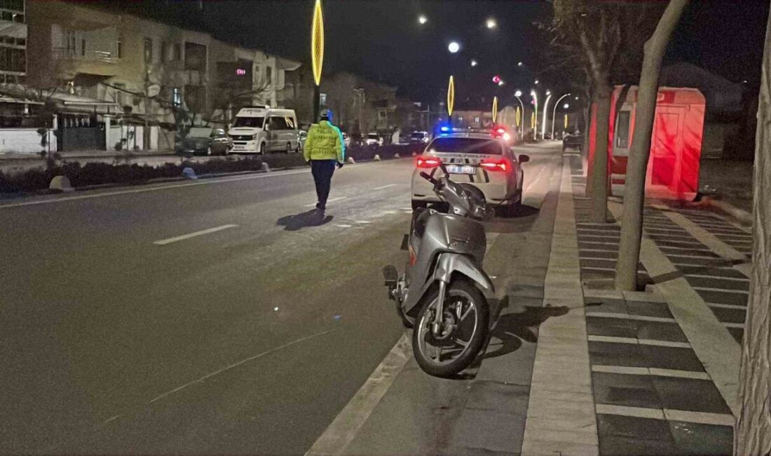 Karaman’da meydana gelen kazada kontrolden çıkarak devrilen motosikletin sürücüsü yaralandı.