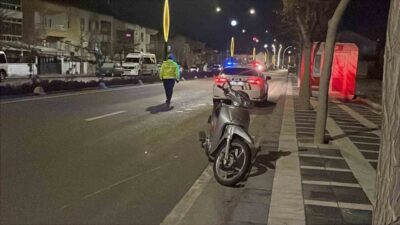 Karaman’da meydana gelen kazada kontrolden çıkarak devrilen motosikletin sürücüsü yaralandı.