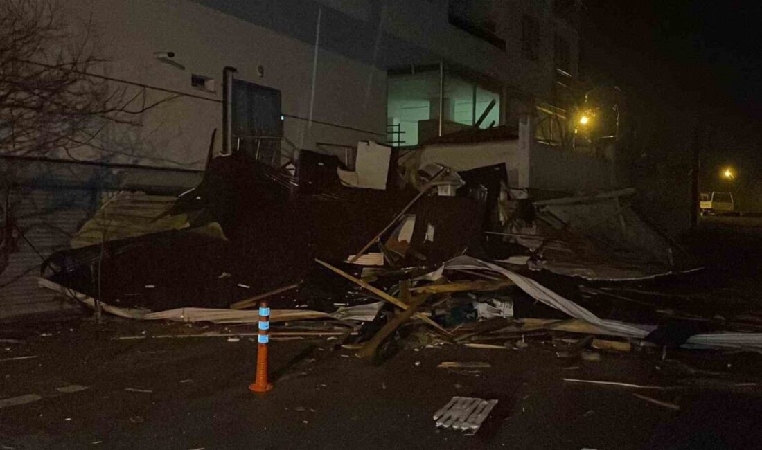 Karaman’da etkili olan fırtına, kent genelinde hayatı olumsuz etkiledi. Akşam