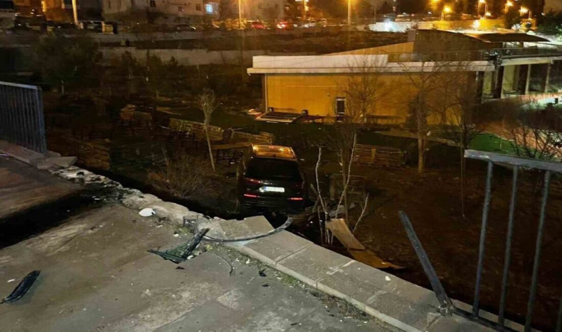 Karaman’da sürücüsünün kontrolünü yitirdiği cip, kaldırımı aşarak 3 metre yükseklikten