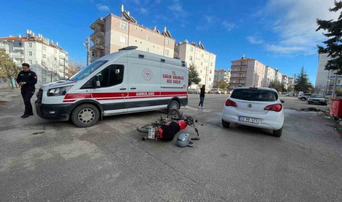 Karaman’da otomobil ile çarpışan motosikletin sürücüsü kazayı yara almadan atlattı.