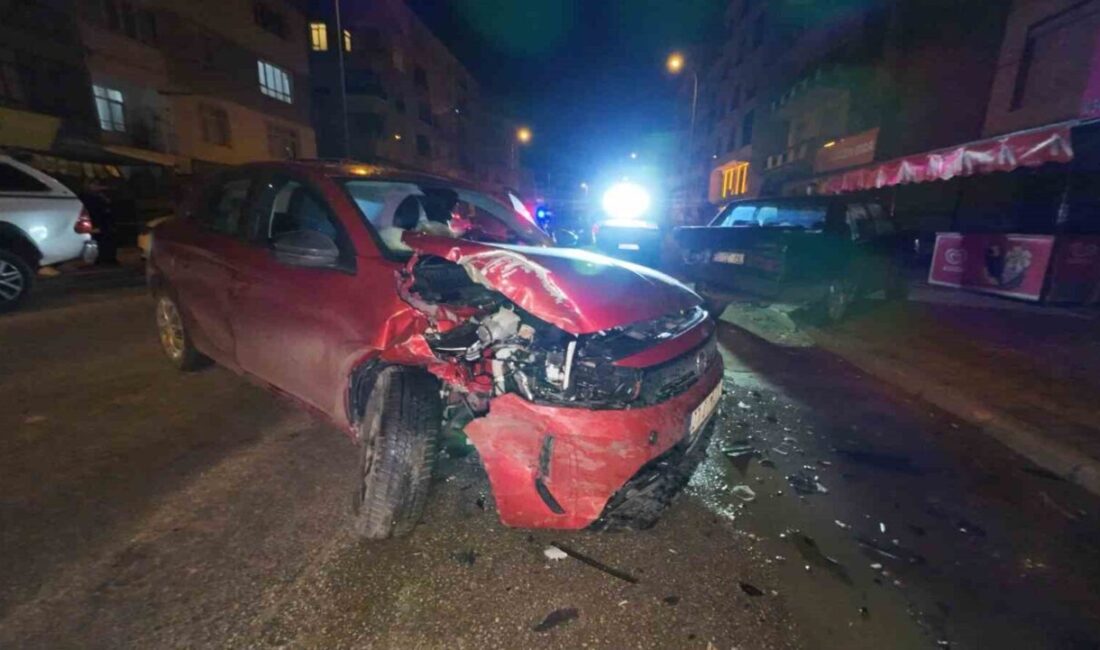 Karaman’da kontrolden çıkan otomobilin park halindeki başka bir otomobile arkadan